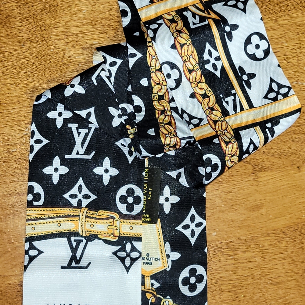 Louis Vuitton Black and White Silk Scarf